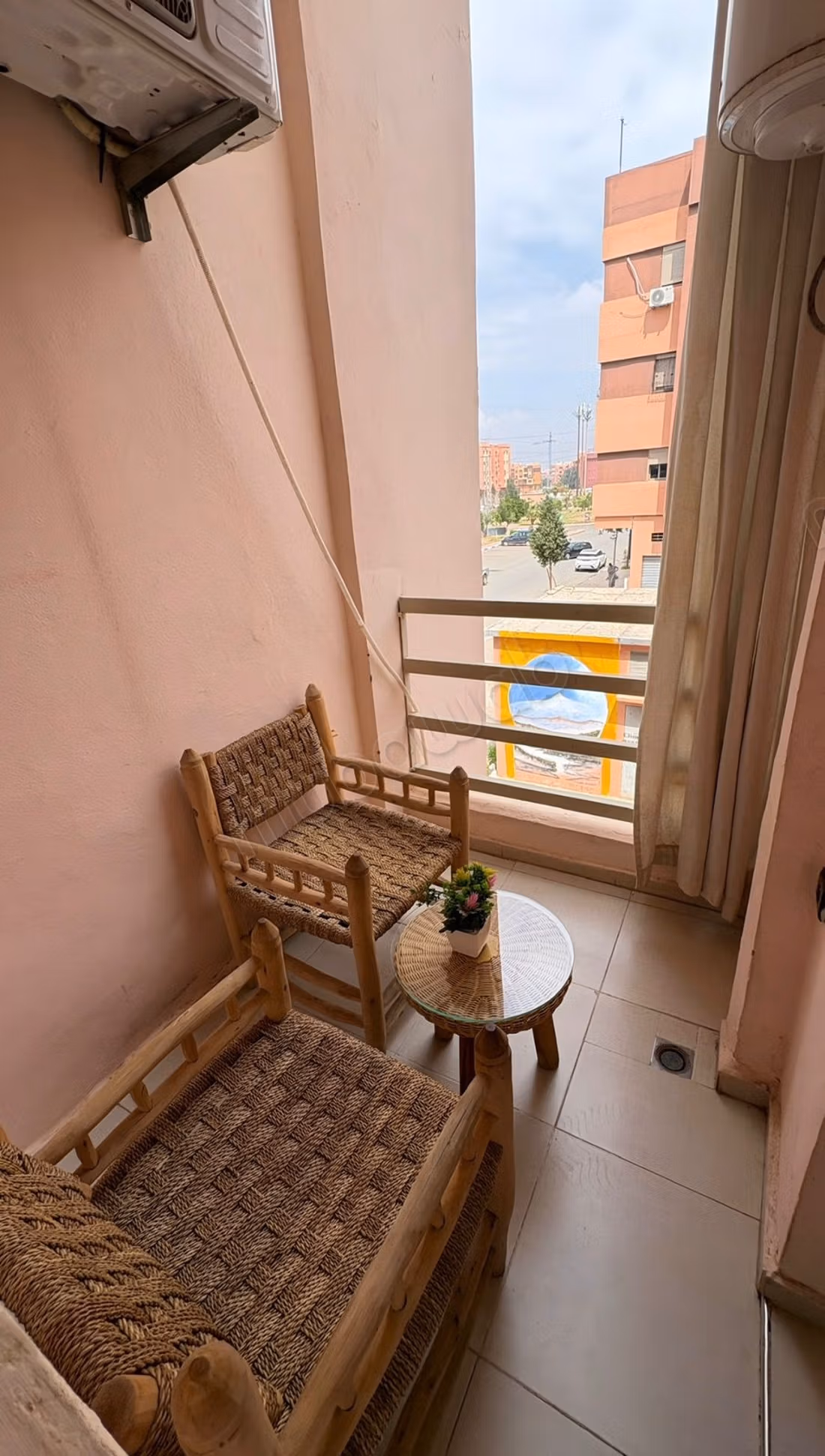 Holiday apartment for rent in Gueliz. 2 rooms. Calm environment with mountain view, double-glazed window