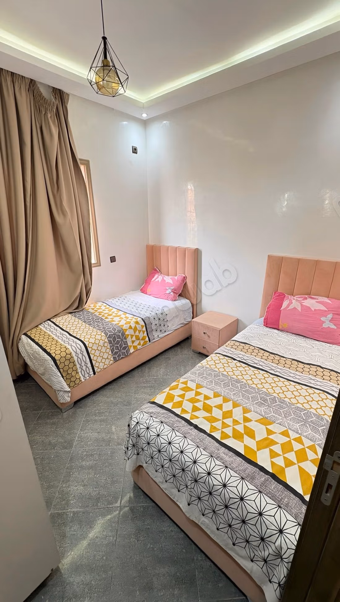 Holiday apartment for rent in Gueliz. 2 rooms. Calm environment with mountain view, double-glazed window