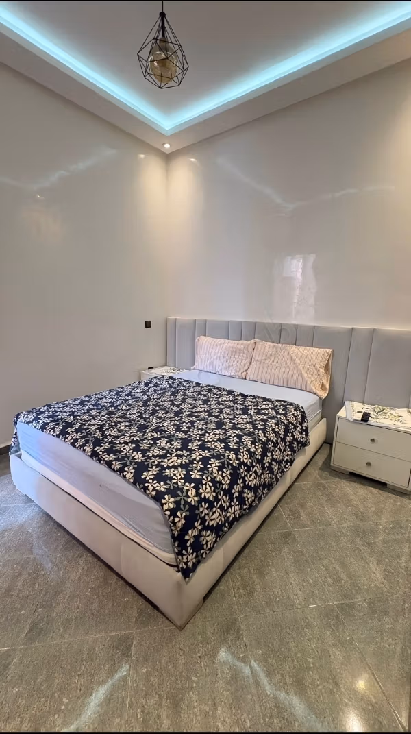 Vakantieappartement te huur in Guéliz. 2 kamers. Rustige omgeving met uitzicht op de bergen, dubbel glas