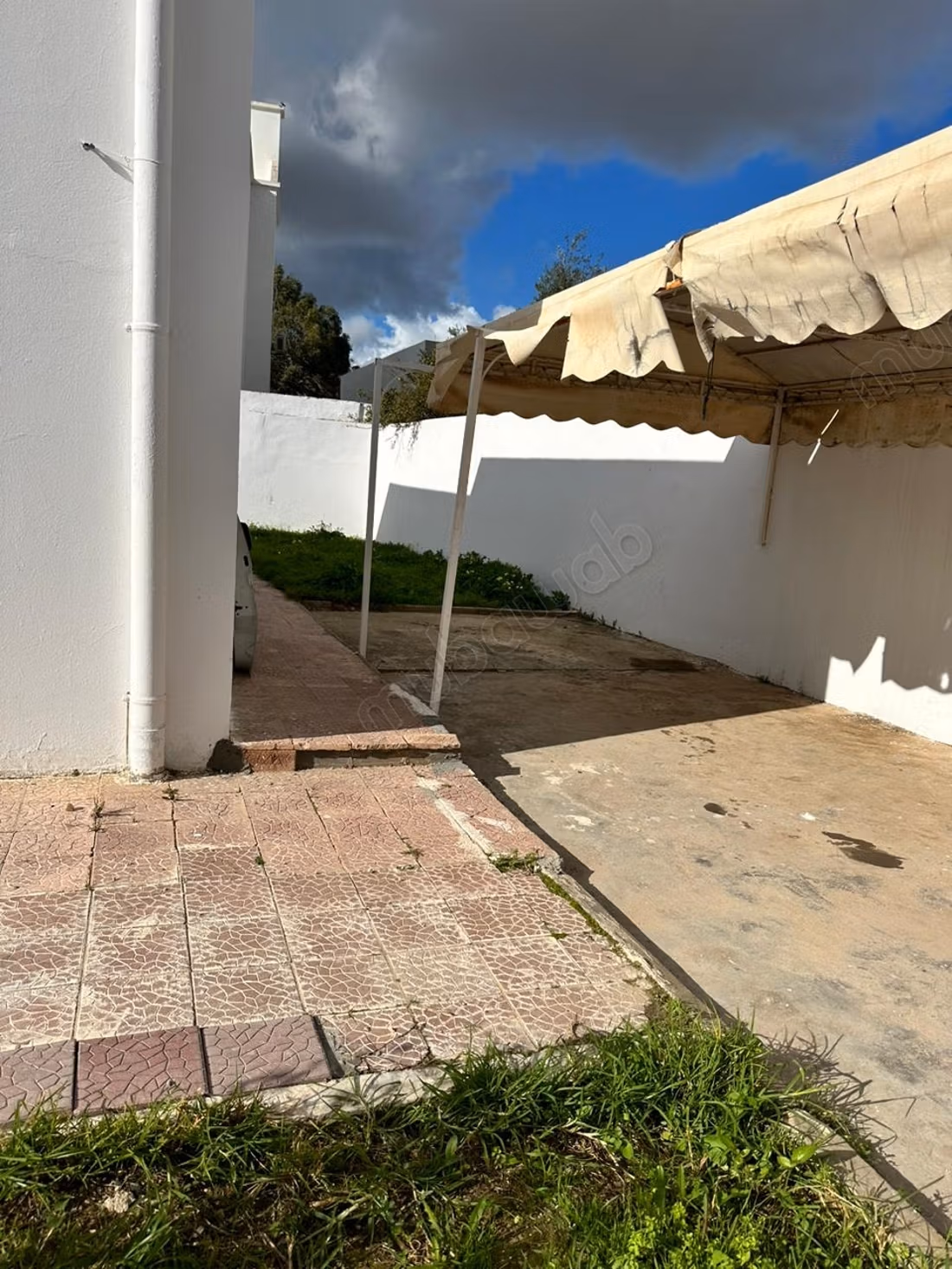 Villa di lusso in vendita a Le Bardo. 4 camere. Antenna parabolica e sicurezza