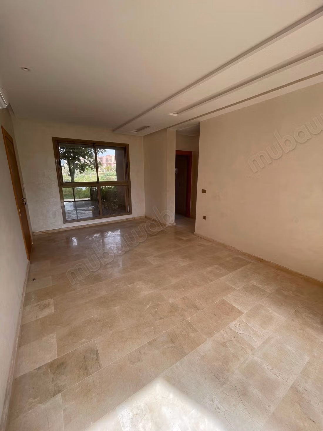 Affitta questo appartamento a Prestigia. 3 belle camere. Terrazza e giardino