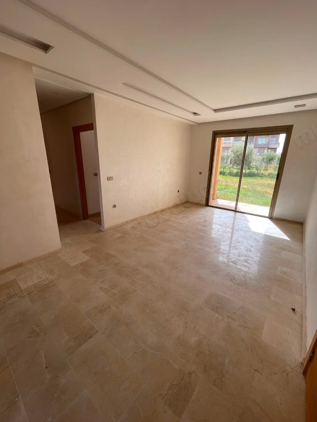 Affitta questo appartamento a Prestigia. 3 belle camere. Terrazza e giardino