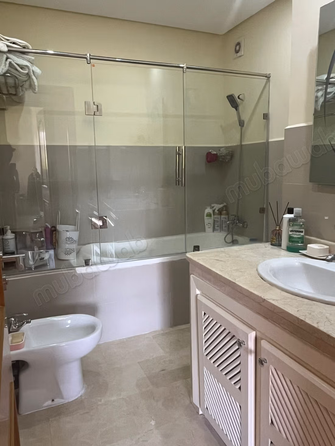 Appartement à vendre à Route Casablanca.
Surface totale 90 m².
Parking et jardin