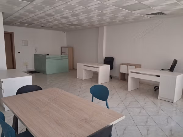 Offices for sale in La Ville Haute. Area of 50 m². Concierge and air conditioning
