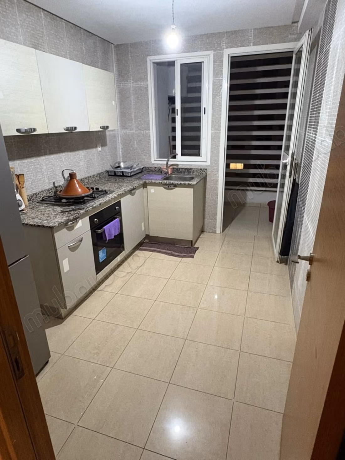 Super appartement te huur in Hay Mohammadi. 2 grote kamers. Inbraakwerende deur en beveiligd complex