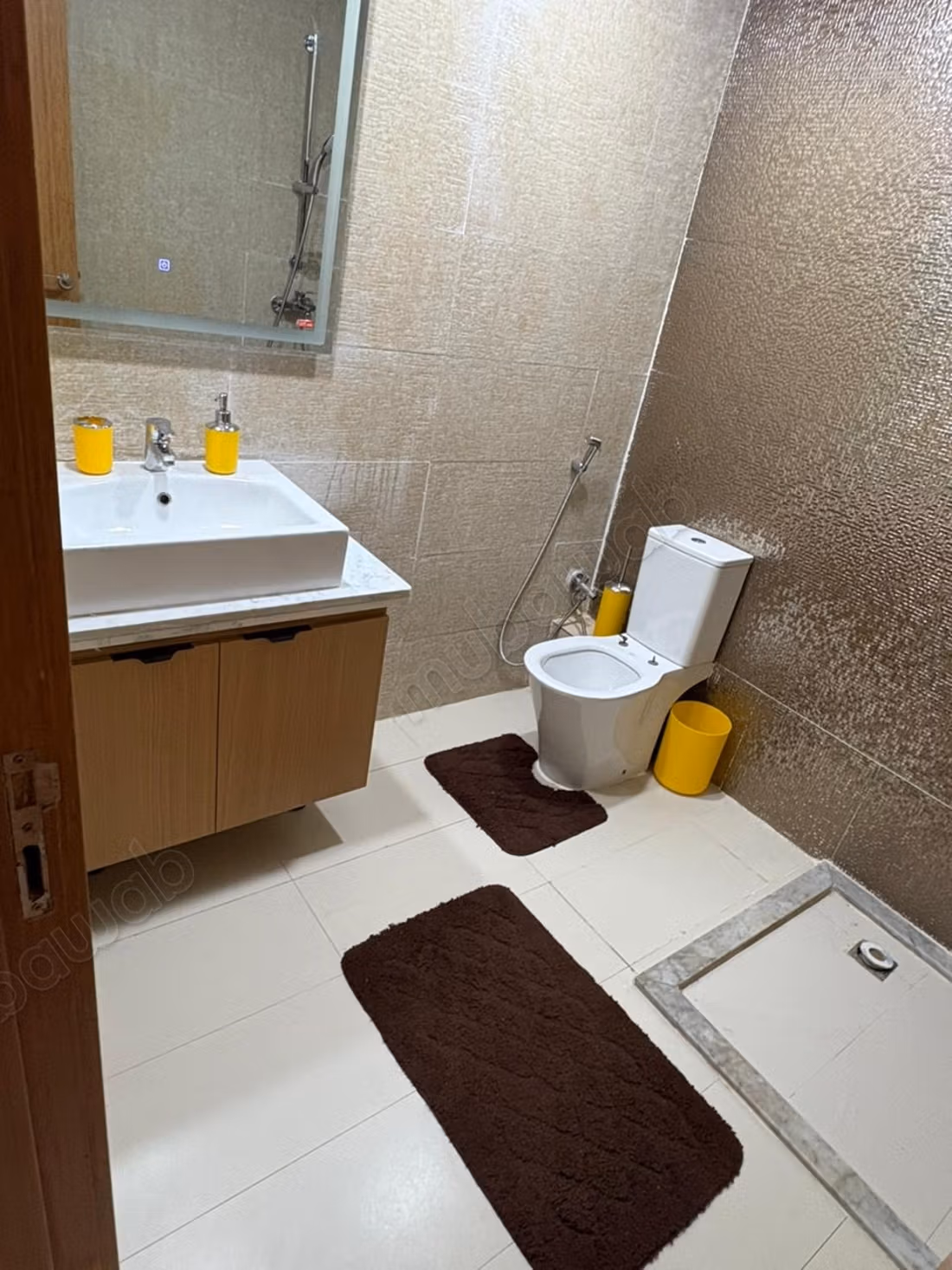 Super appartement te huur in Hay Mohammadi. 2 grote kamers. Inbraakwerende deur en beveiligd complex