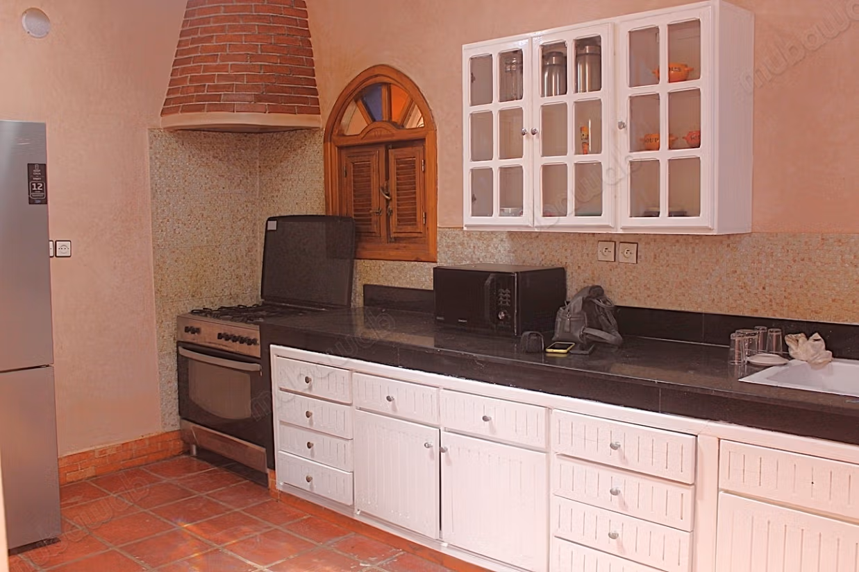 Atypique Maison semi meuble a Louer