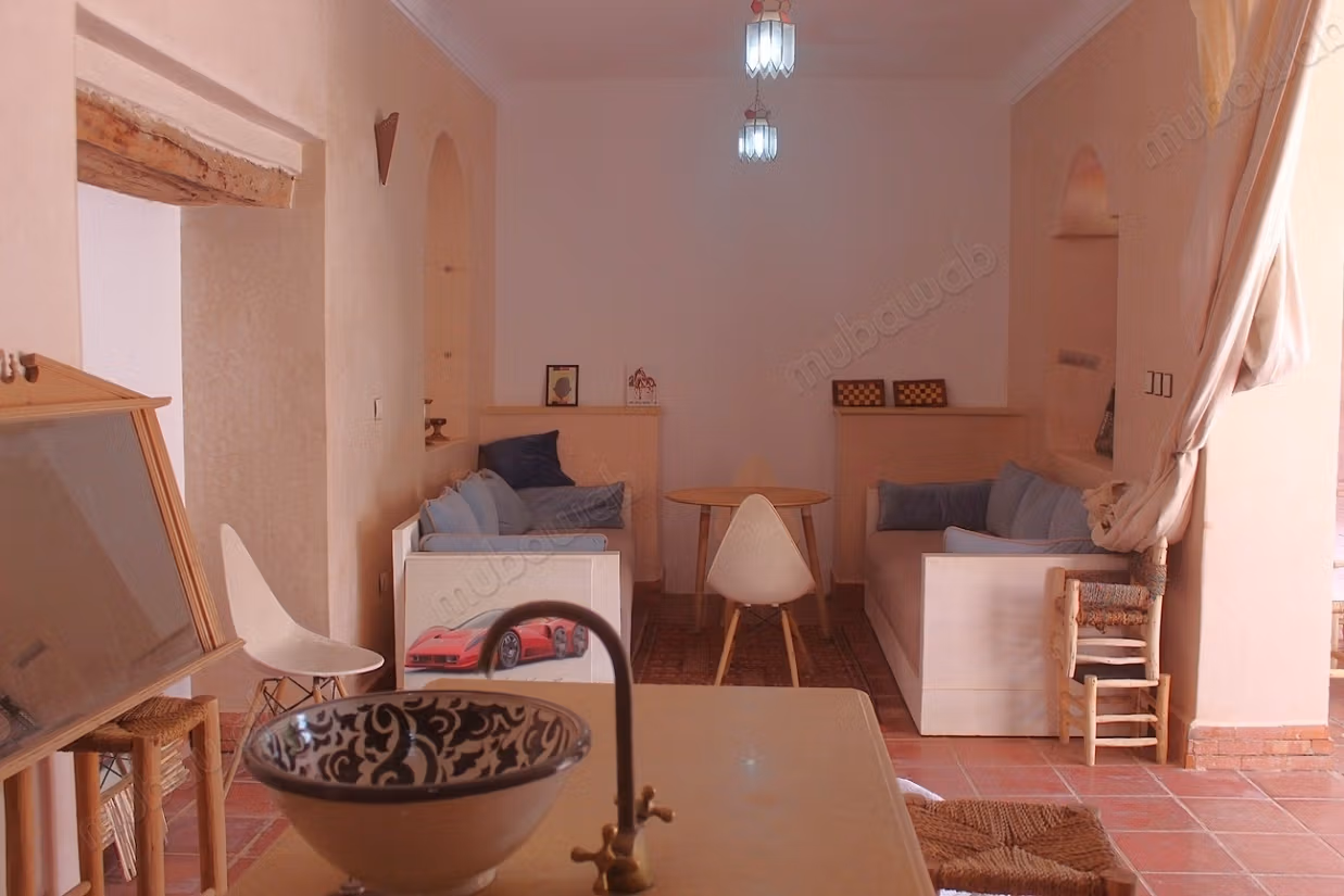 Atypique Maison semi meuble a Louer