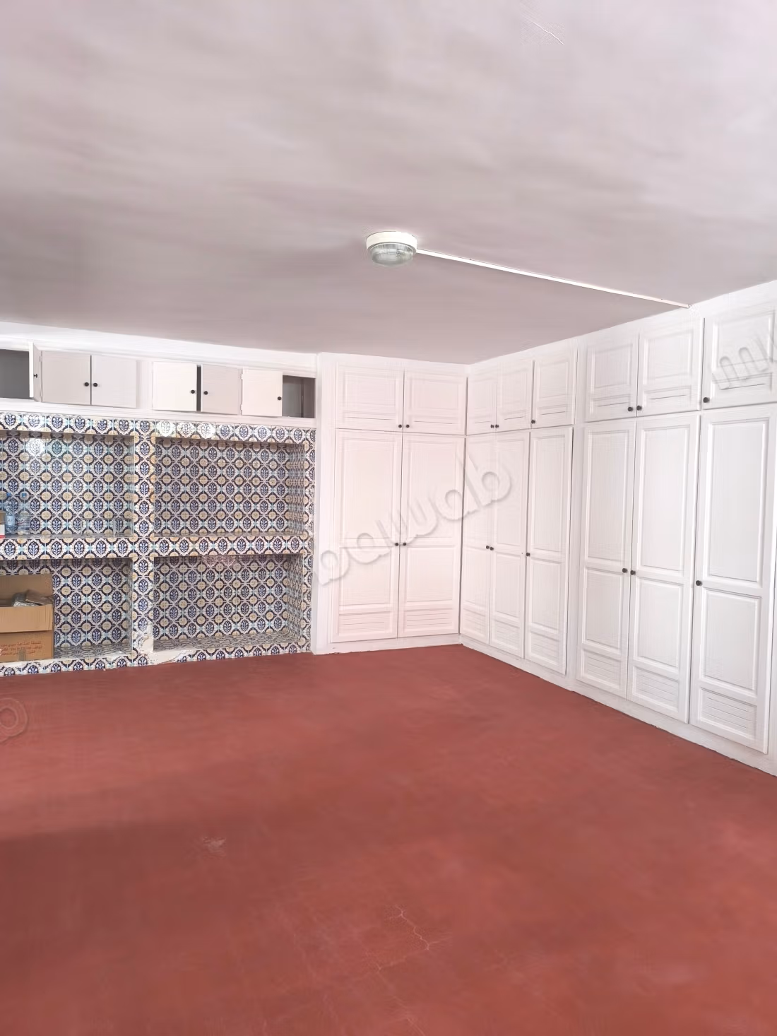Affitta la tua residenza a Cité Les Pins. Superficie di 300 m². Porta blindata e sistema di doppio vetro
