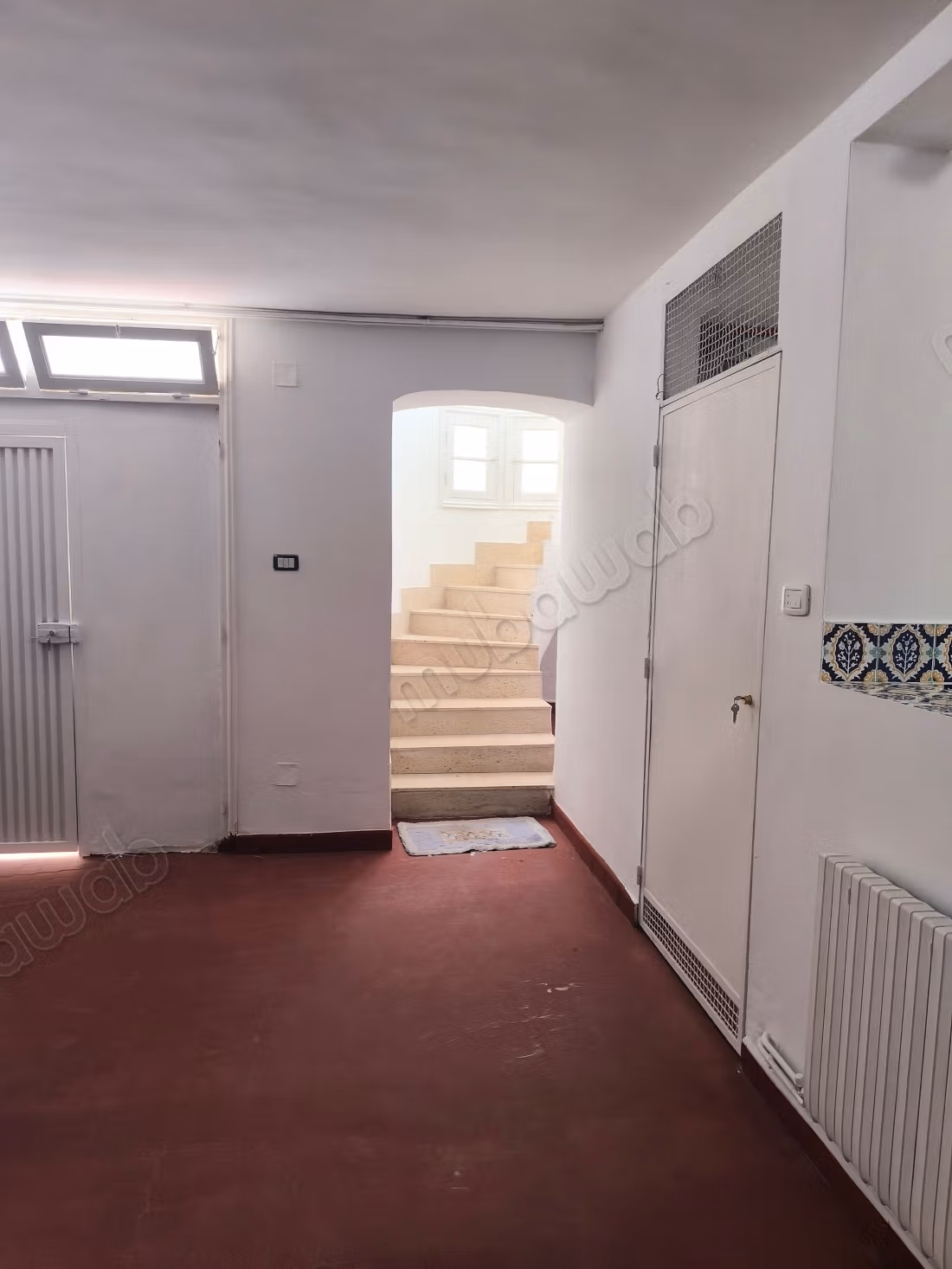 Affitta la tua residenza a Cité Les Pins. Superficie di 300 m². Porta blindata e sistema di doppio vetro