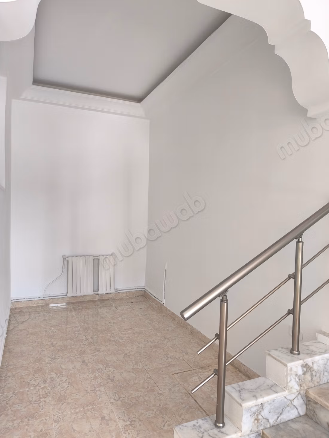 Affitta la tua residenza a Cité Les Pins. Superficie di 300 m². Porta blindata e sistema di doppio vetro