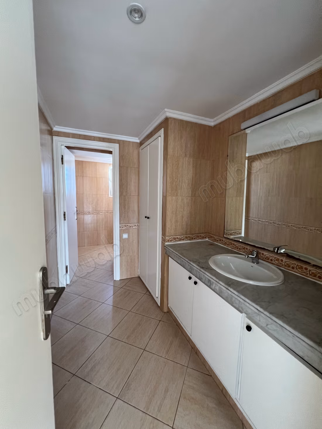 Lichte appartement met groot terras en vrij uitzicht