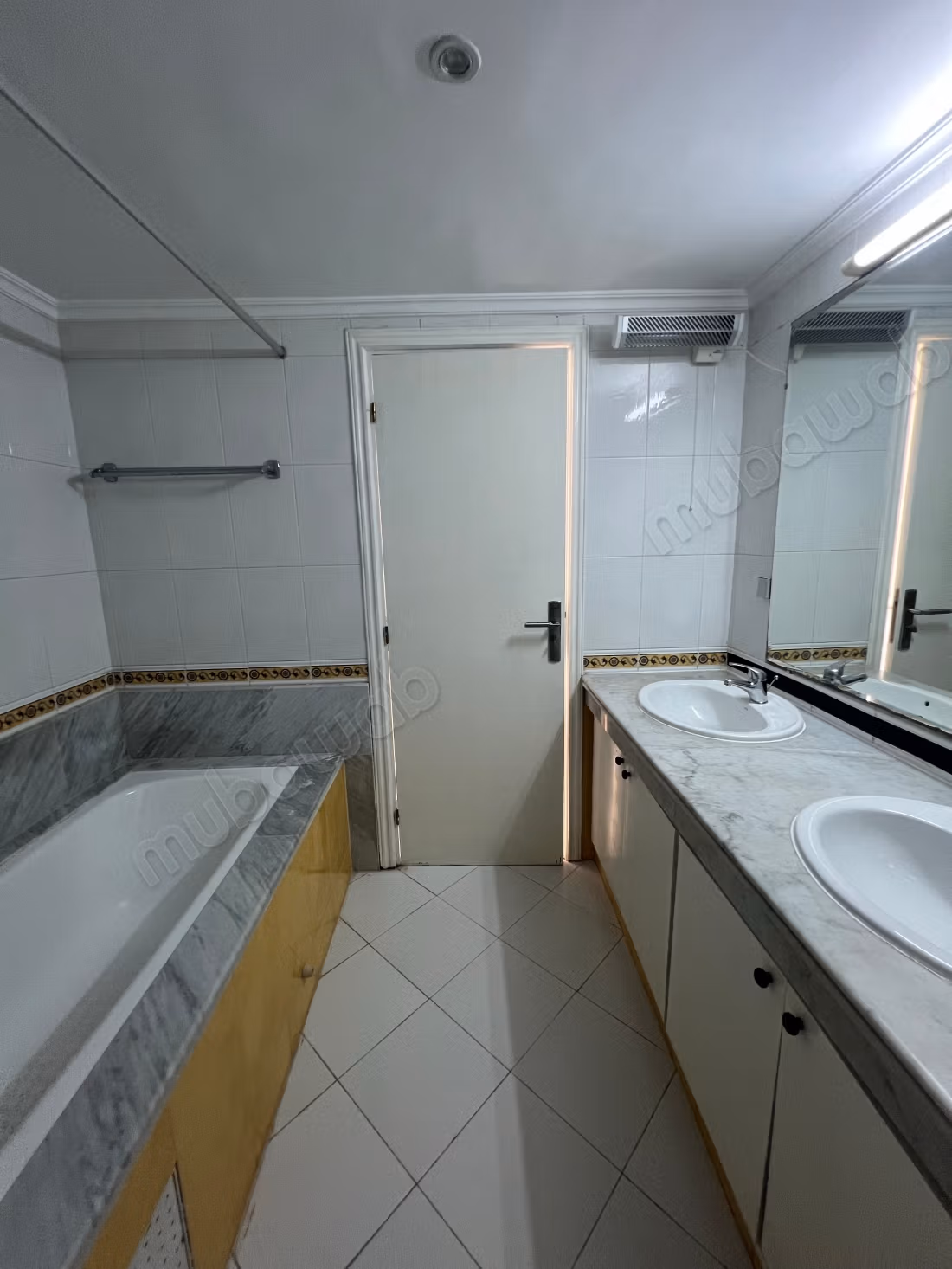 Lichte appartement met groot terras en vrij uitzicht