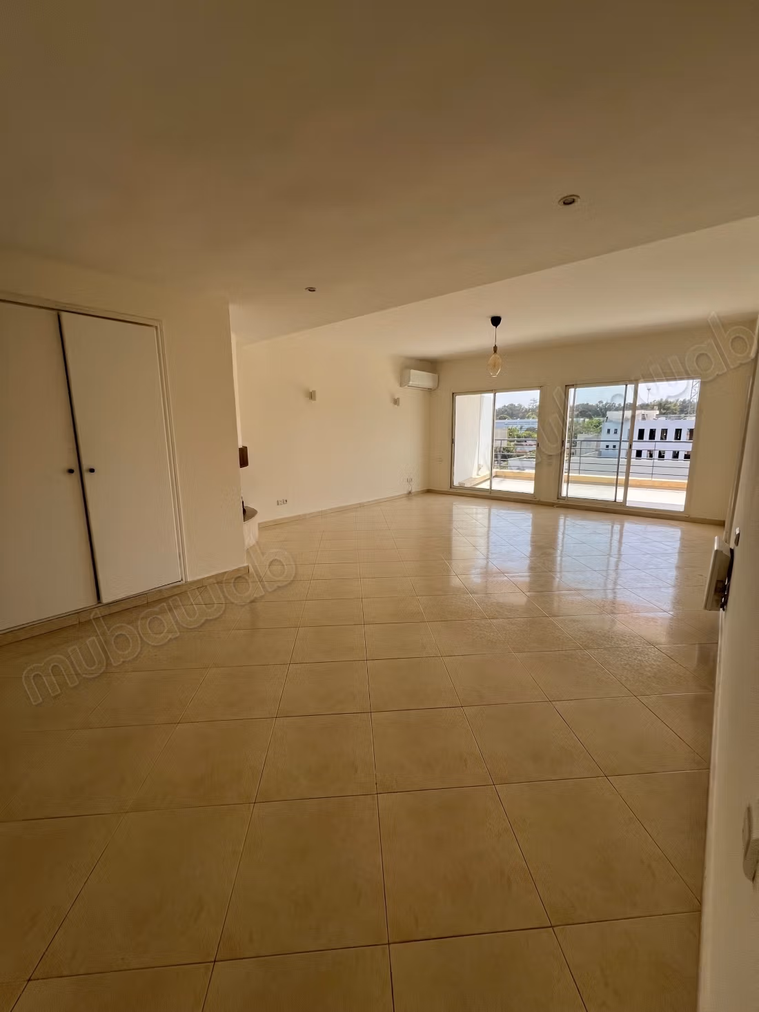 Lichte appartement met groot terras en vrij uitzicht