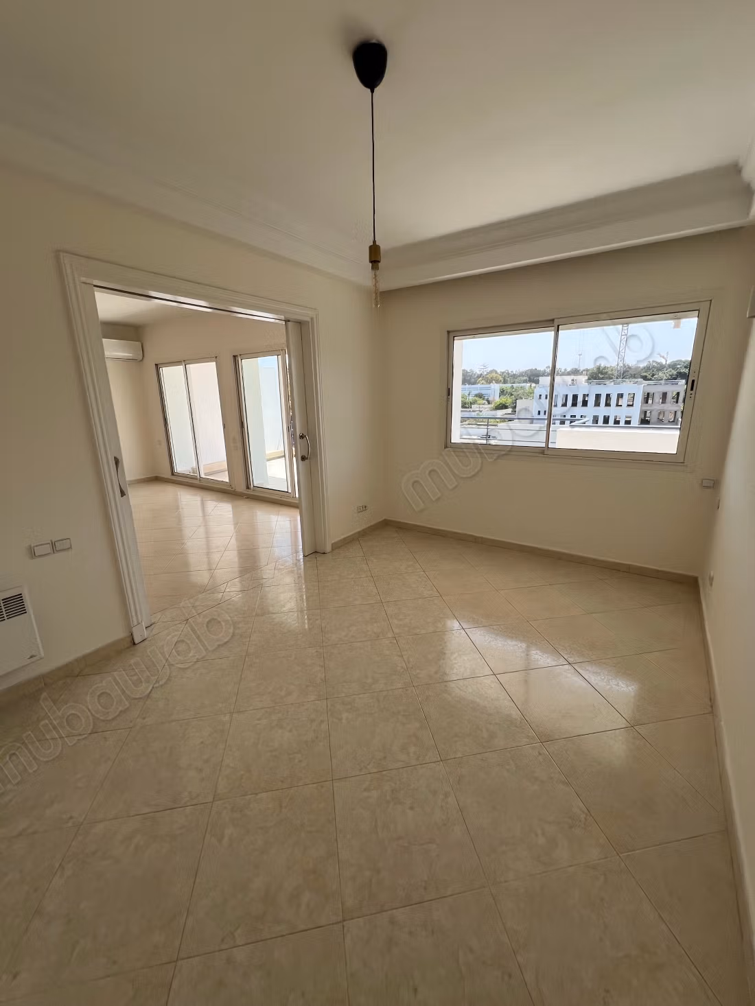 Lichte appartement met groot terras en vrij uitzicht