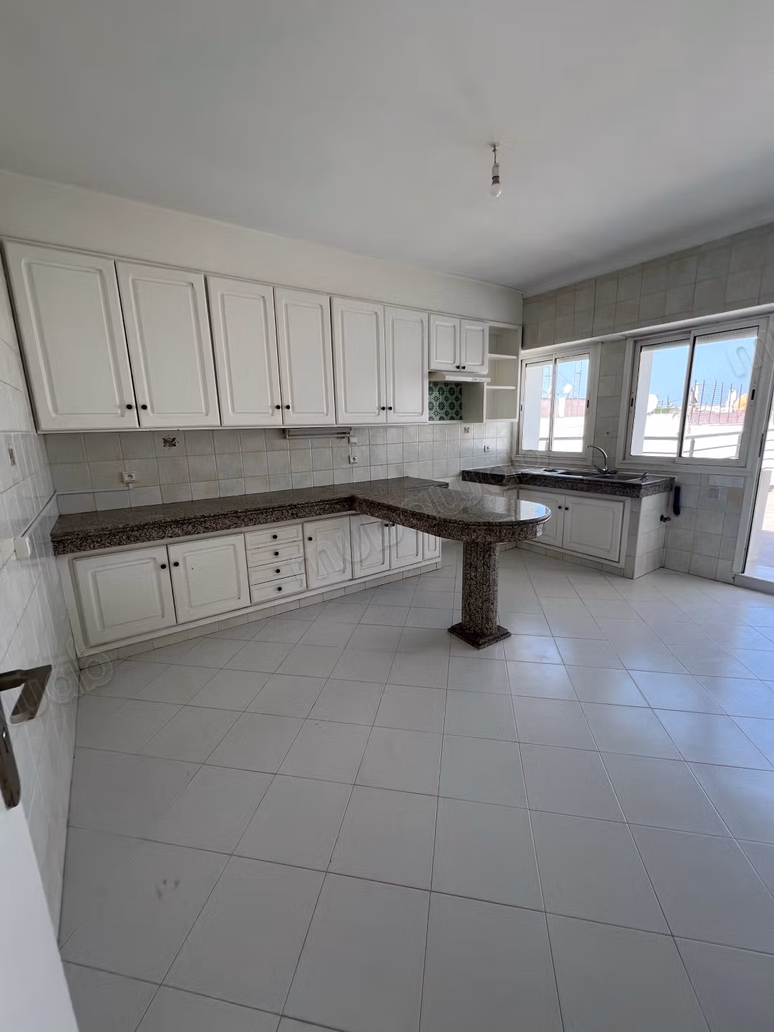 Lichte appartement met groot terras en vrij uitzicht