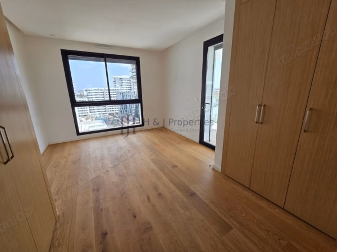 T5 de 295m² – 4 ch. – Ch. De personnel – terrasse