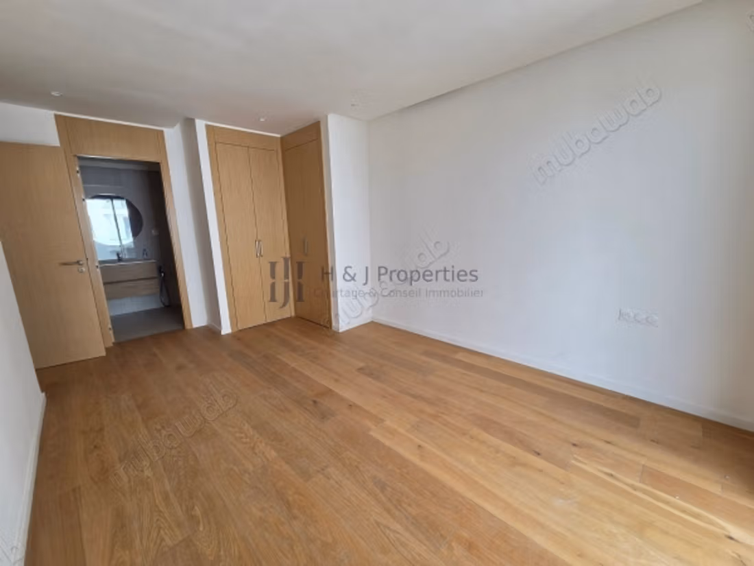 T5 de 295m² – 4 ch. – Ch. De personnel – terrasse