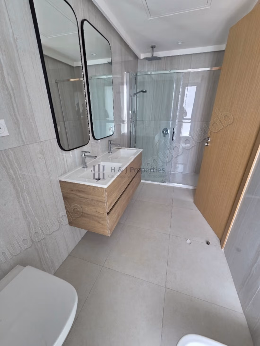 T5 de 295m² – 4 ch. – Ch. De personnel – terrasse