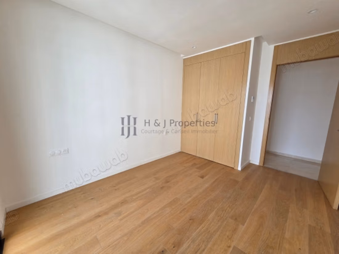 T5 de 295m² – 4 ch. – Ch. De personnel – terrasse