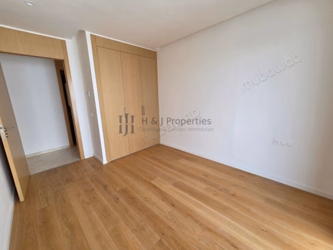 T5 de 295m² – 4 ch. – Ch. De personnel – terrasse