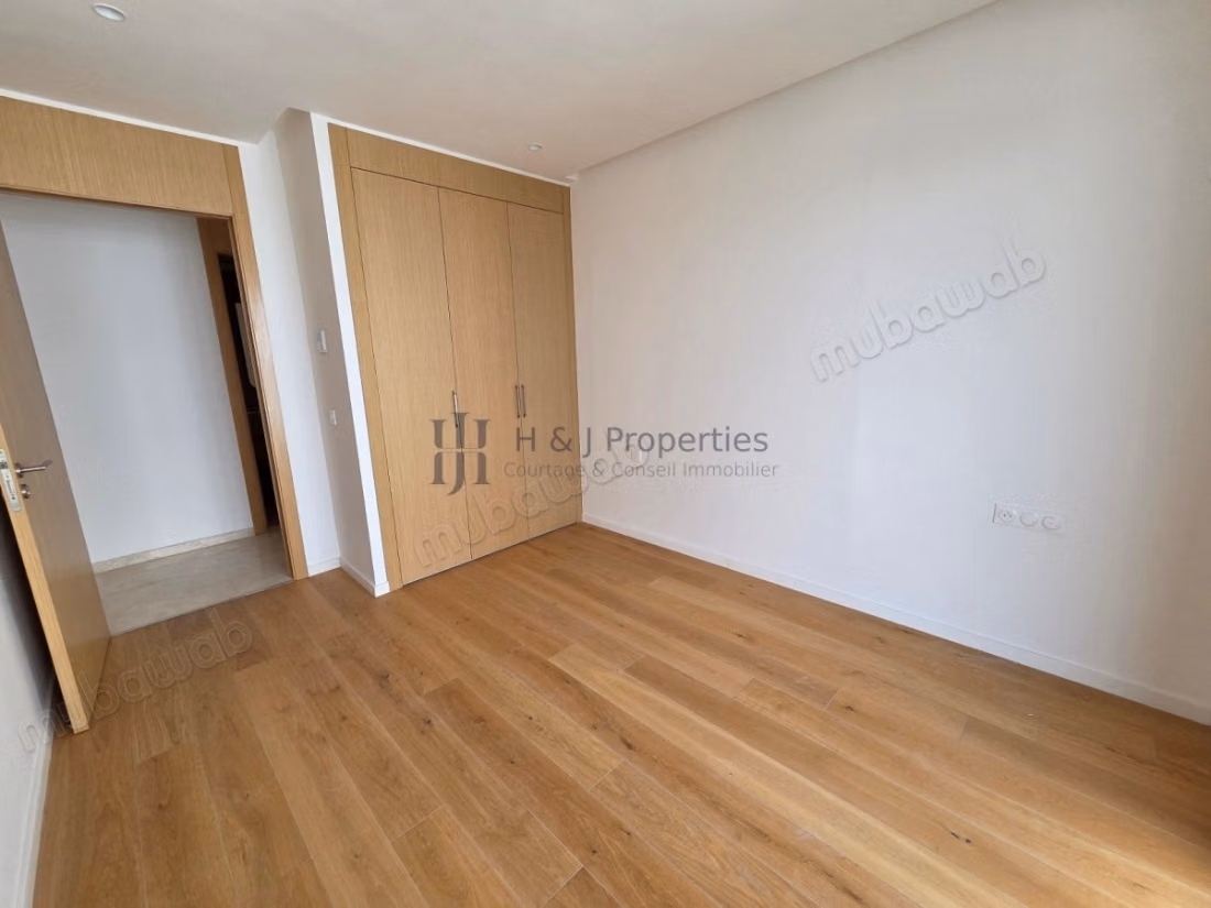 T5 de 295m² – 4 ch. – Ch. De personnel – terrasse