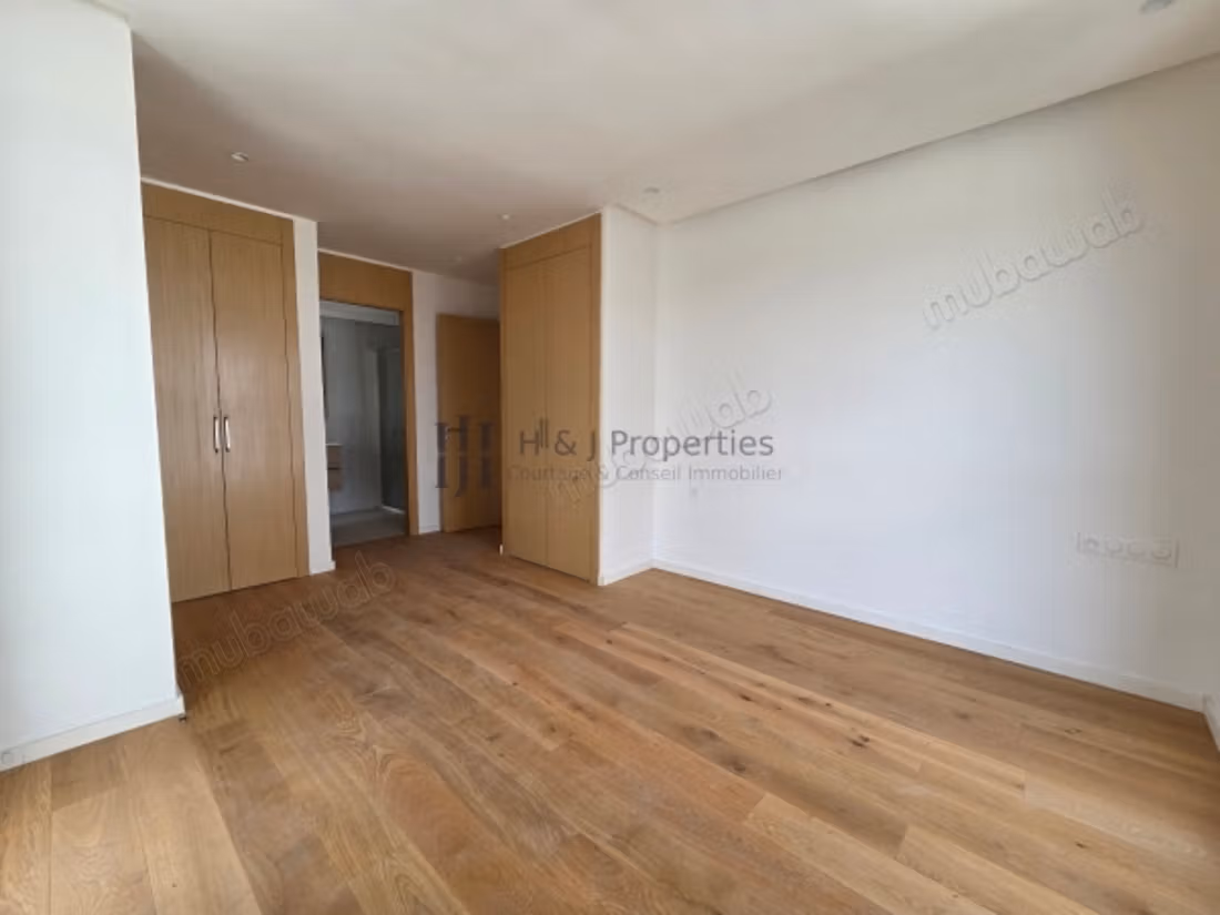 T5 de 295m² – 4 ch. – Ch. De personnel – terrasse