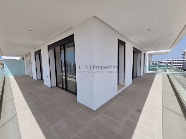 T5 de 295m² – 4 ch. – Ch. De personnel – terrasse