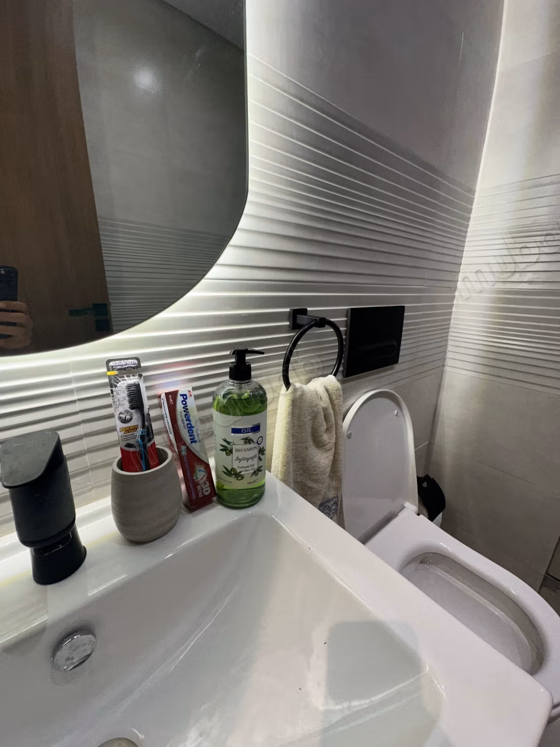 Alquiler de un apartamento en Sala el Jadida. Superficie de 90 m². Garaje y terraza