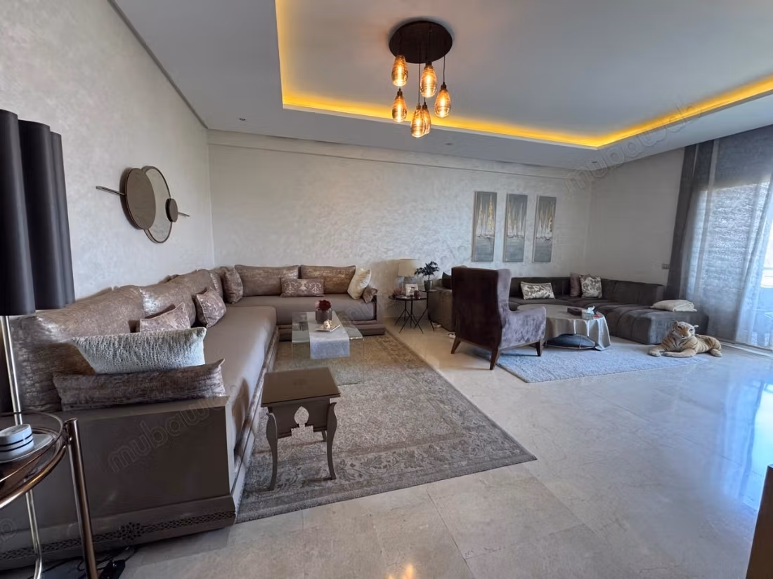 Louez cet appartement à Riyad.
Surface totale 167 m².
Meublé