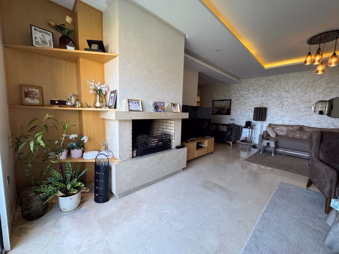 Louez cet appartement à Riyad.
Surface totale 167 m².
Meublé