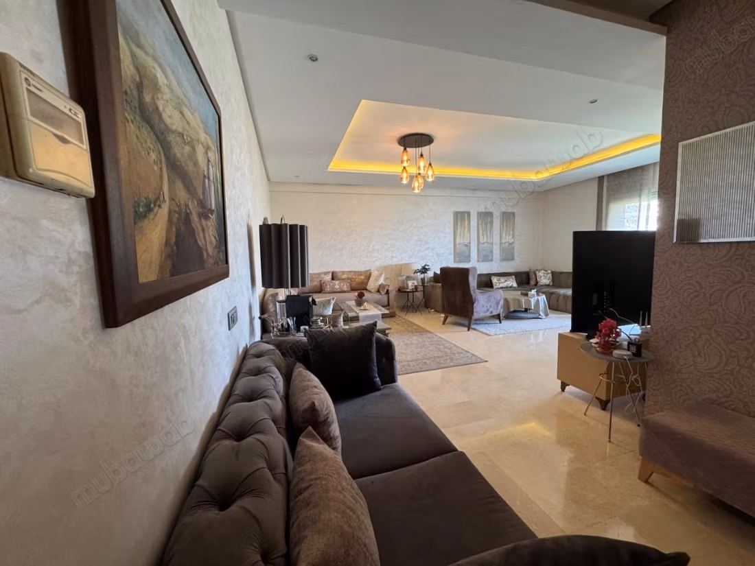 Louez cet appartement à Riyad.
Surface totale 167 m².
Meublé