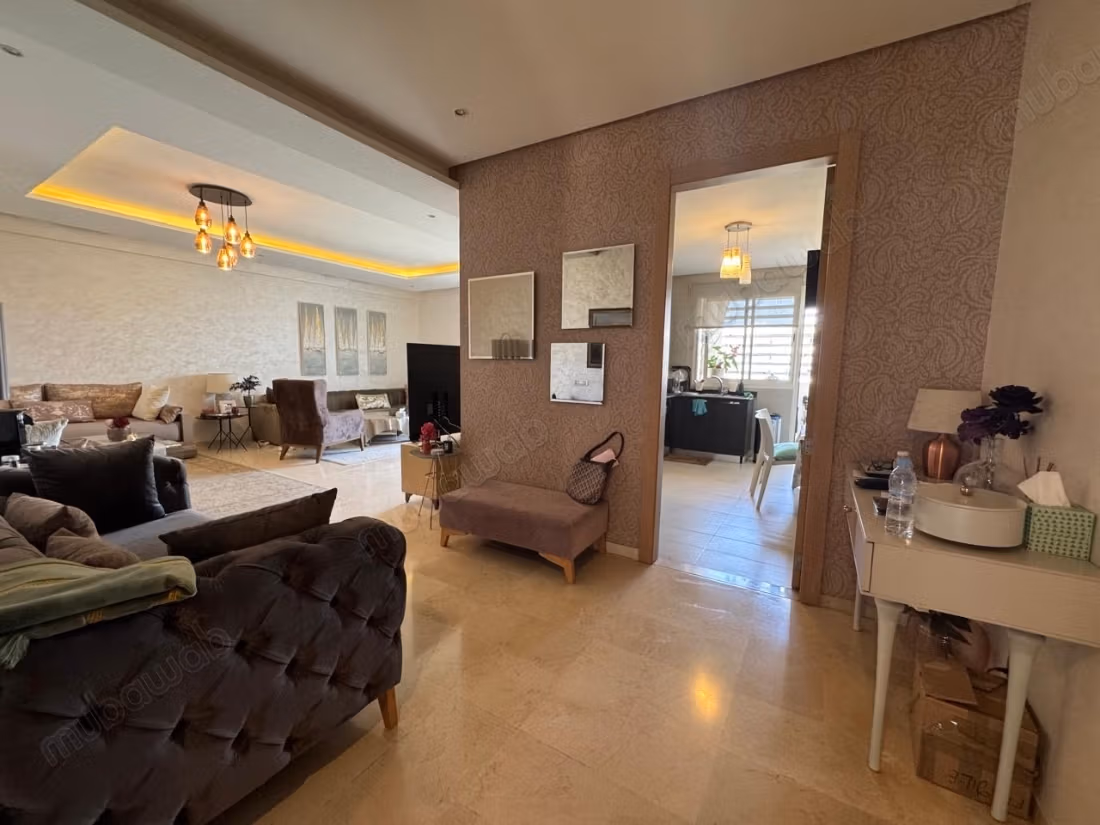 Louez cet appartement à Riyad.
Surface totale 167 m².
Meublé