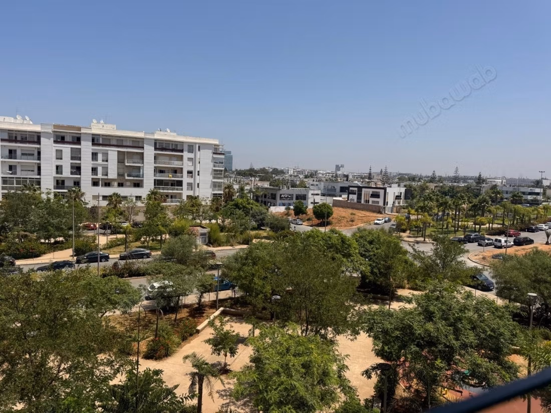 Louez cet appartement à Riyad.
Surface totale 167 m².
Meublé