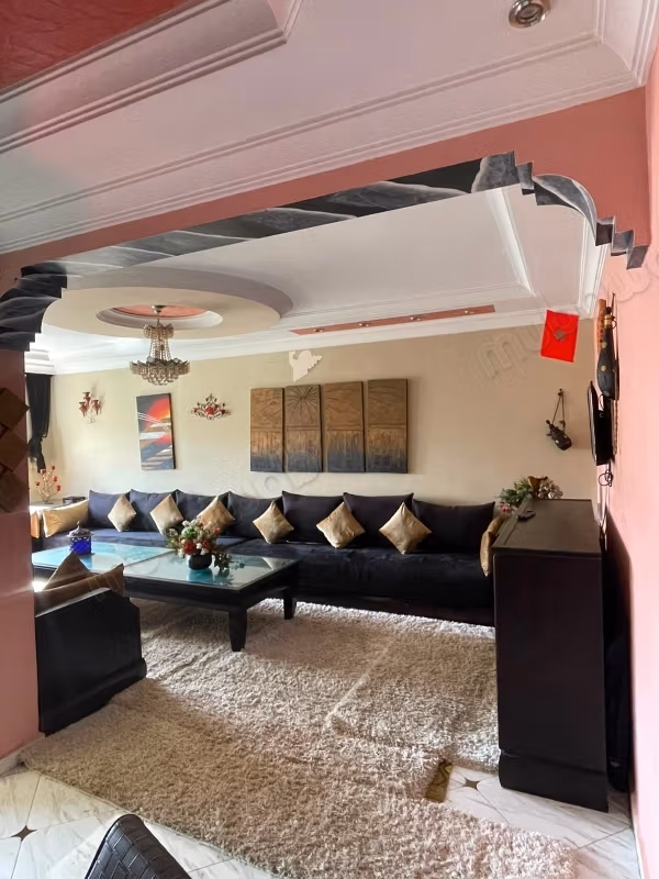 Huur van een appartement in Harhoura. 3 comfortabele kamers. Goed gemeubileerd