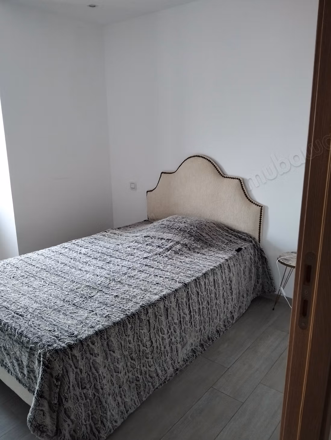 Bel appartement en location à Cité Ennasr 2. 
Surface de 100 m². 
Bien meublé