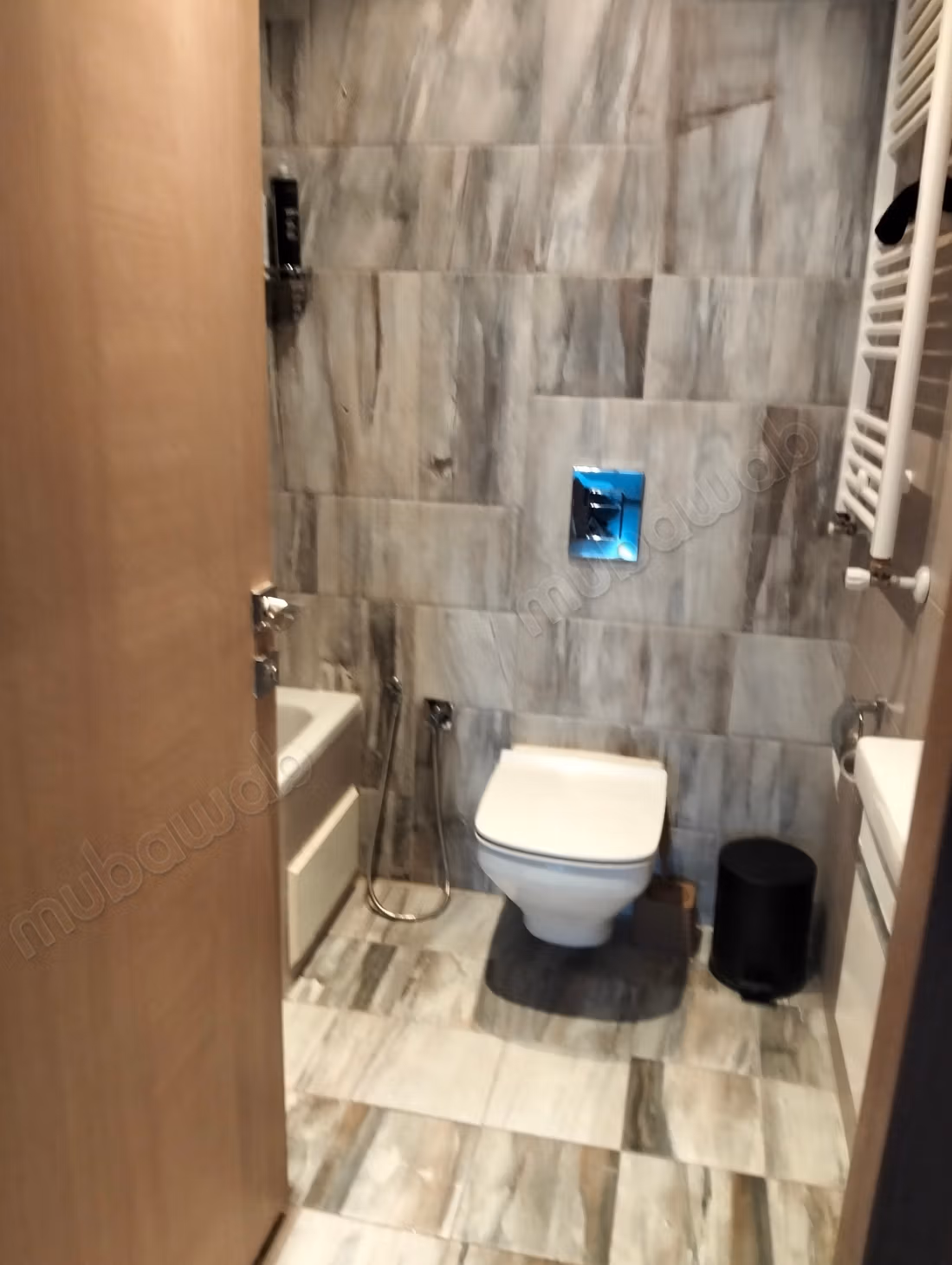 Bel appartement en location à Cité Ennasr 2. 
Surface de 100 m². 
Bien meublé