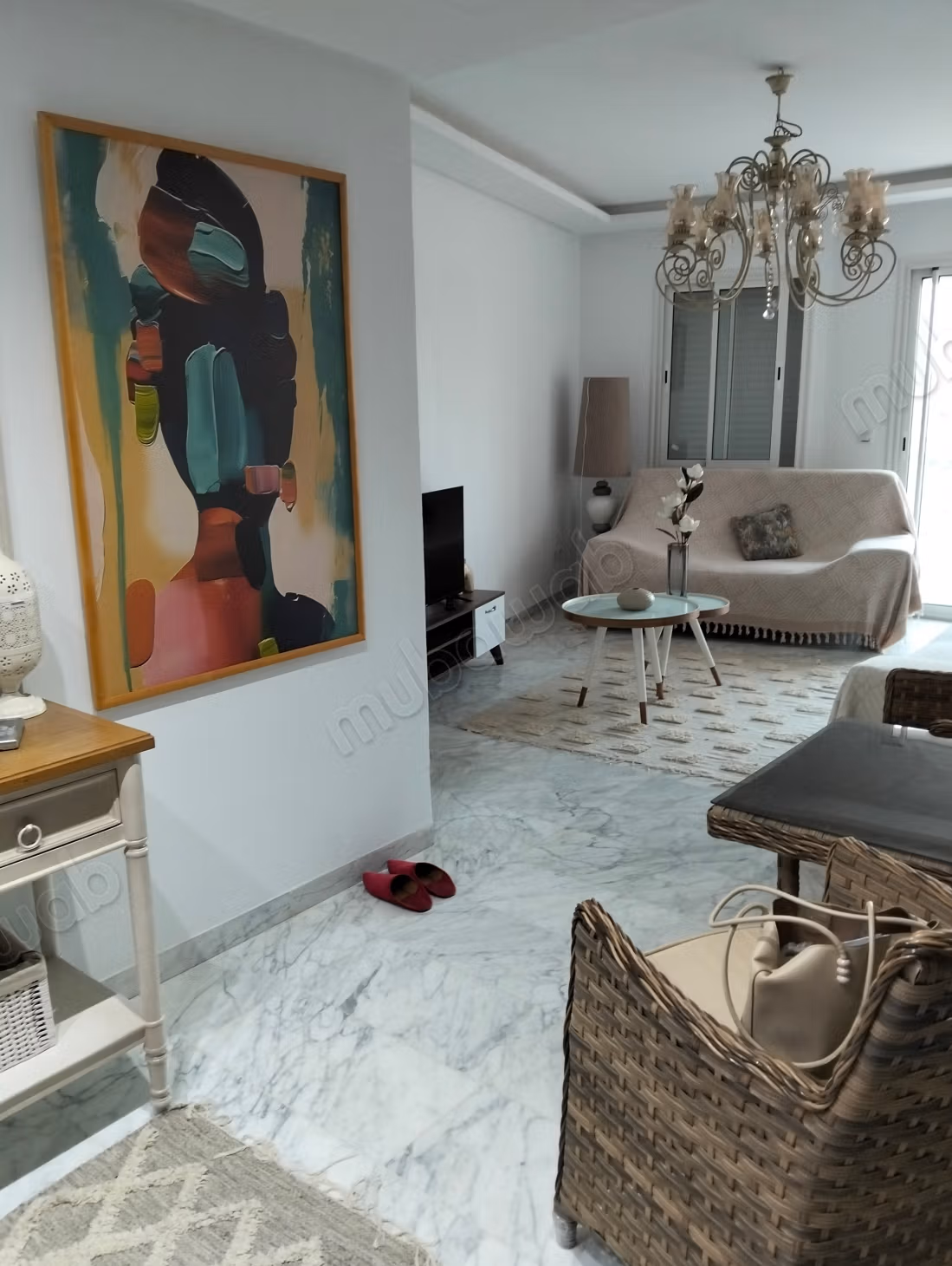 Bel appartement en location à Cité Ennasr 2. 
Surface de 100 m². 
Bien meublé