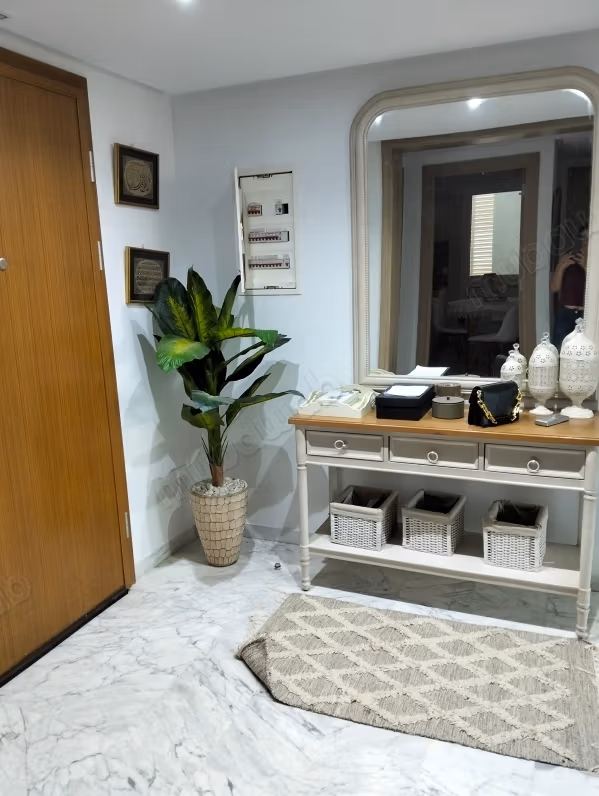 Beautiful apartment for rent in Cité Ennasr 2. Area of 100 m². Well furnished