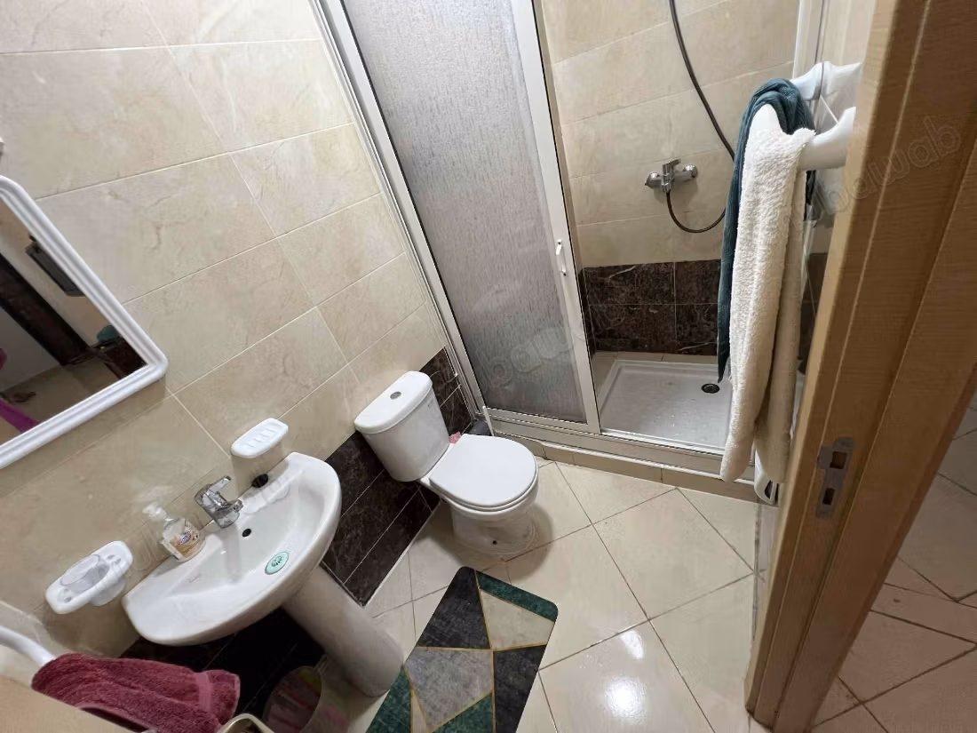 Appartement en vente à Kasbah. 
2 belles chambres. 
Meublé