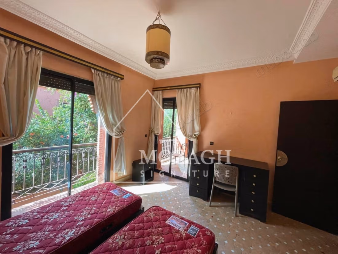 Superb furnished villa in a residence with a swimming pool