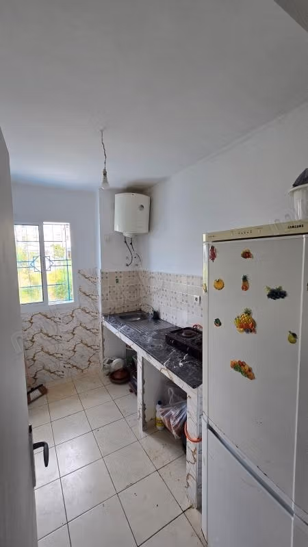 Prachtig appartement te koop in M'Diq. 2 grote kamers. Goed gemeubileerd