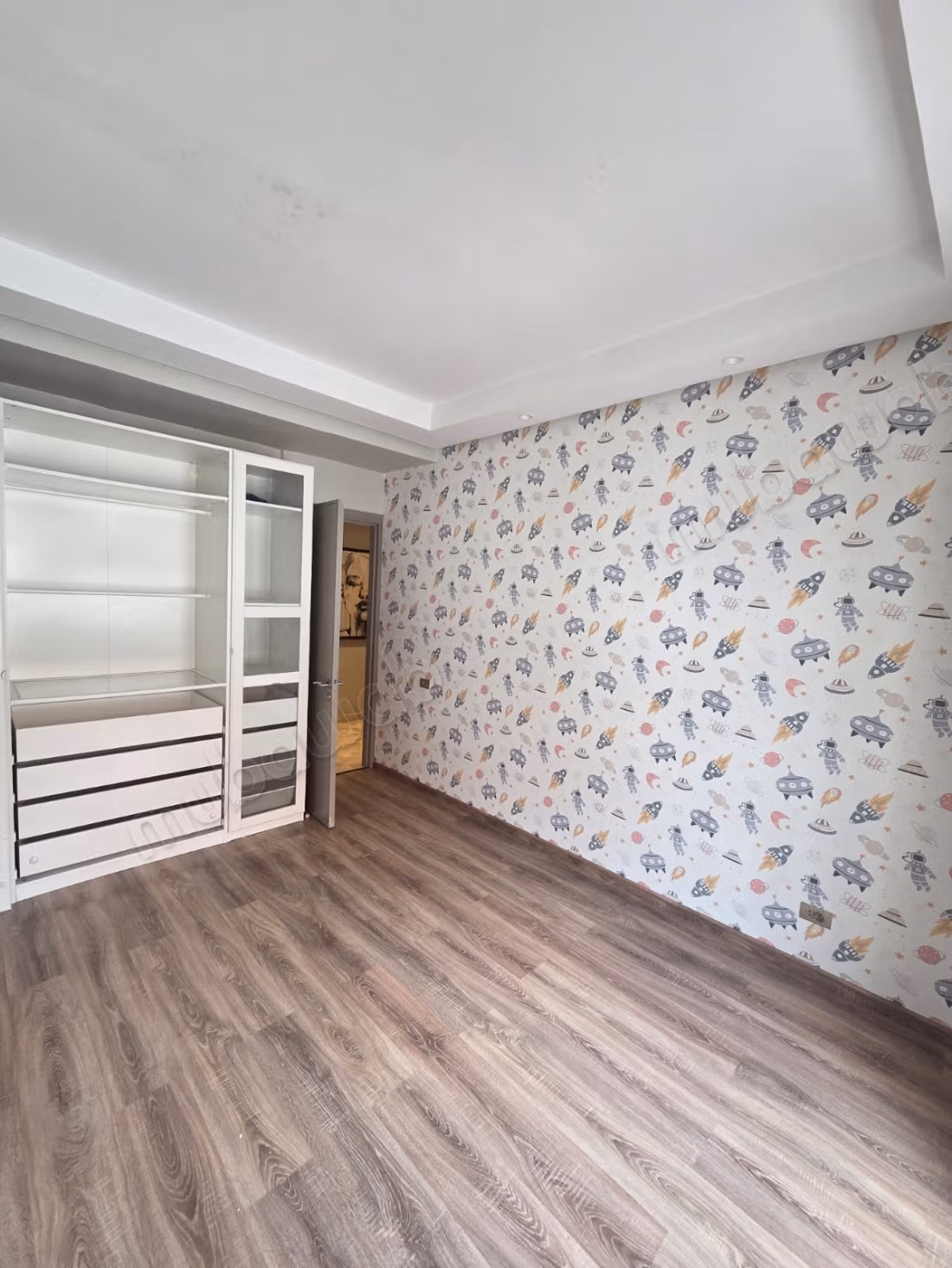 Apartment for rent in Triangle d'Or. 4 comfortable rooms. Well furnished