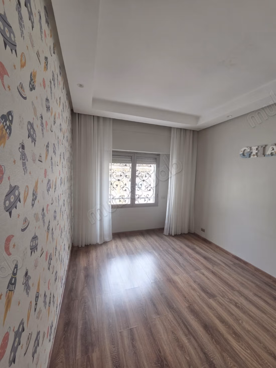 Apartment for rent in Triangle d'Or. 4 comfortable rooms. Well furnished