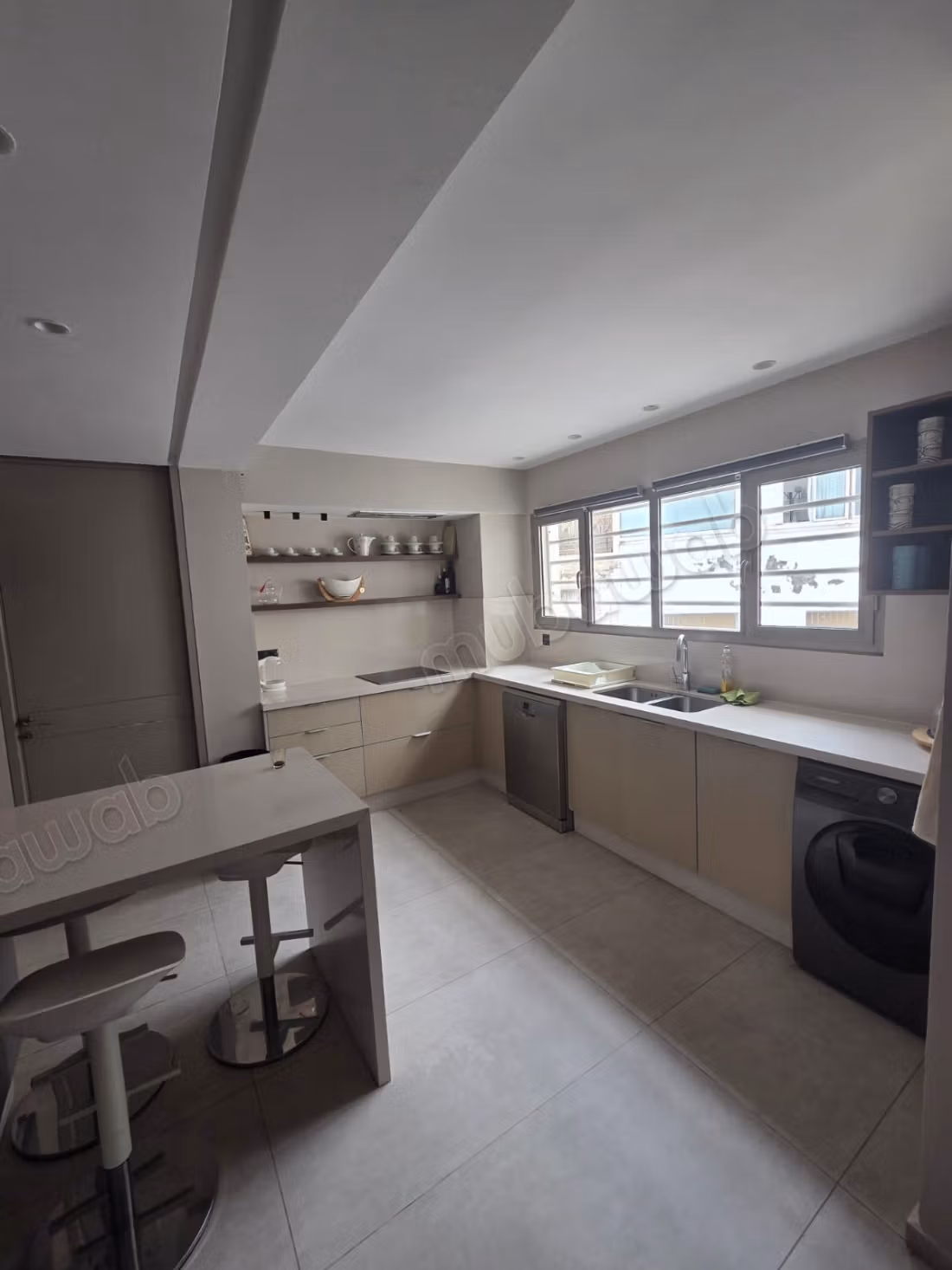 Apartment for rent in Triangle d'Or. 4 comfortable rooms. Well furnished