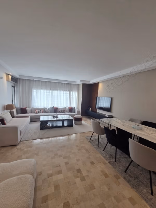 Appartement te huur in de Gouden Driehoek. 4 comfortabele kamers. Goed gemeubileerd
