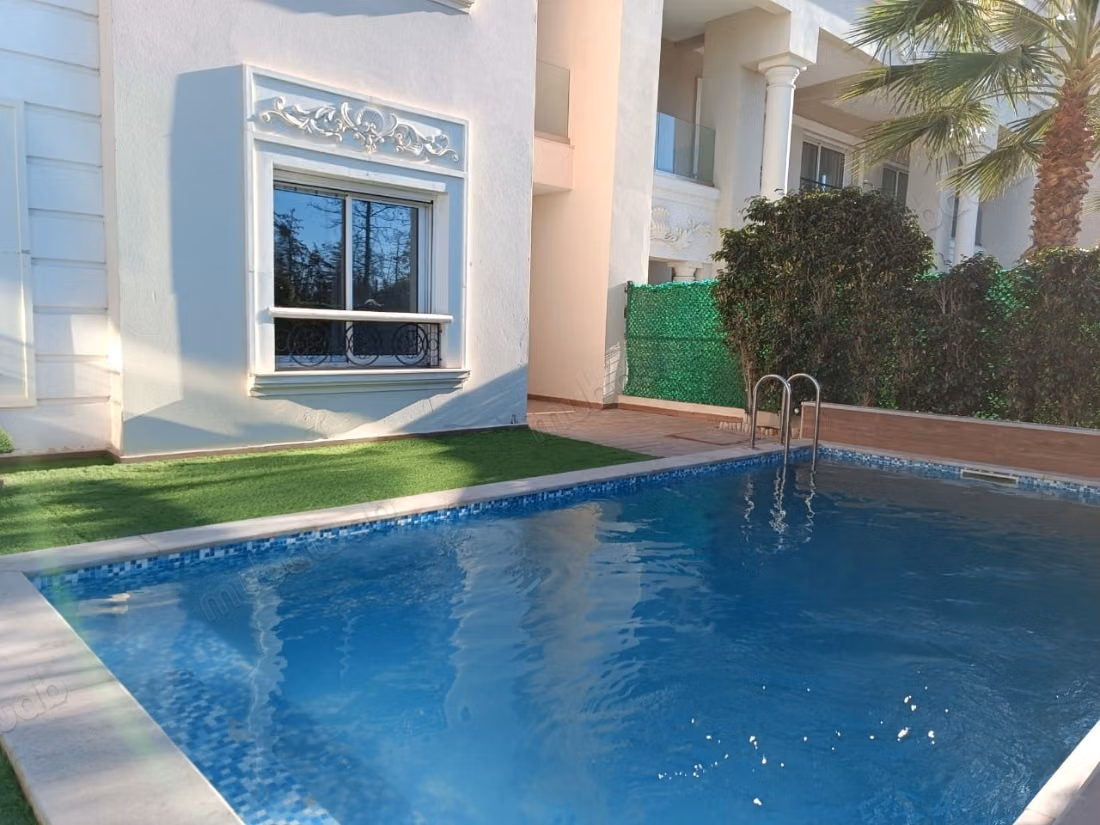 A louer un luxueux s2 avec piscine à chotrana 1