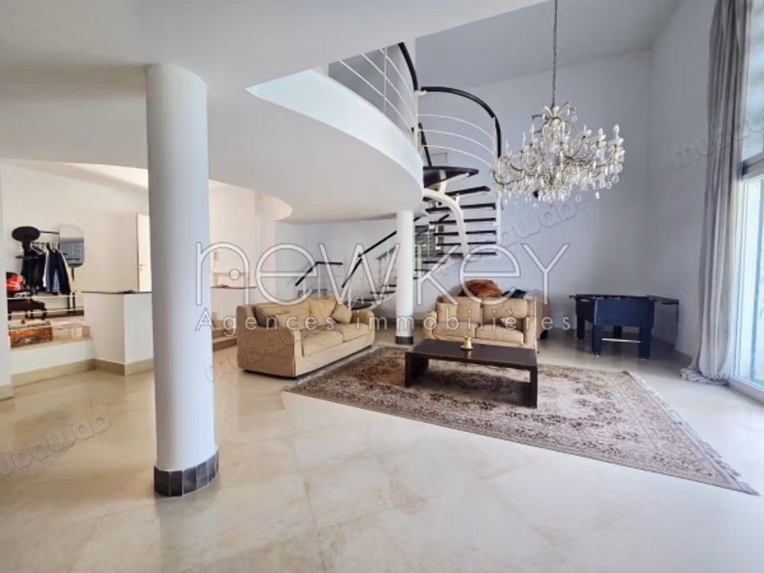 Une villa s5 avec piscine et Jardin à la Marsa