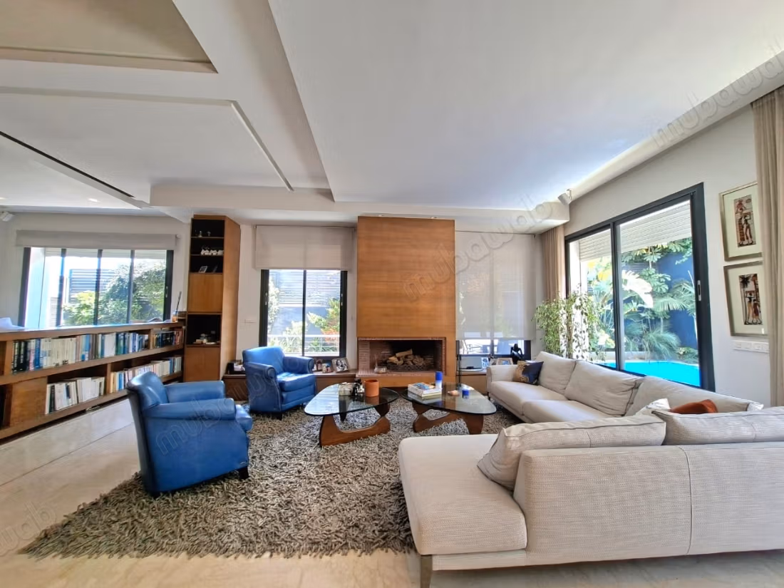 Luxe villa te koop met zeezicht