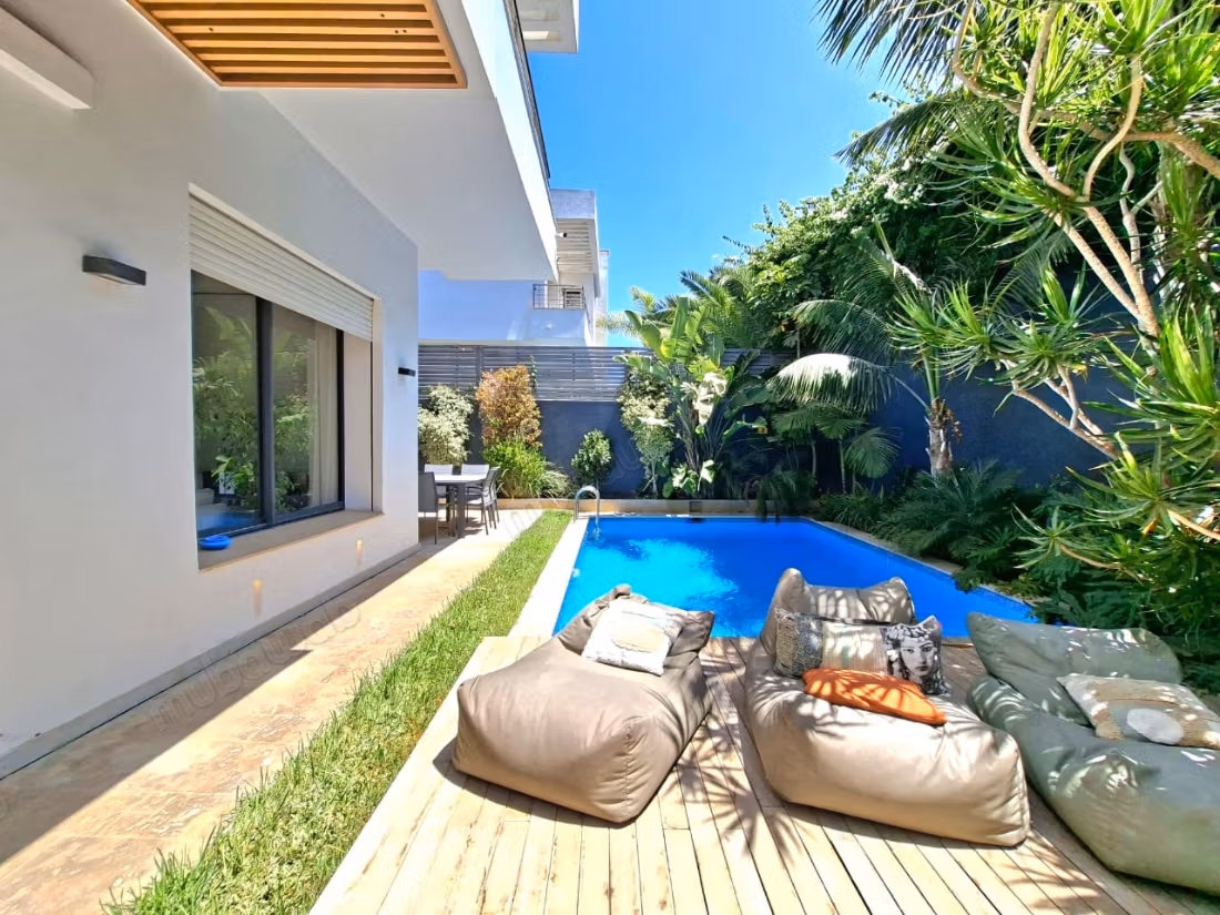 Luxe villa te koop met zeezicht